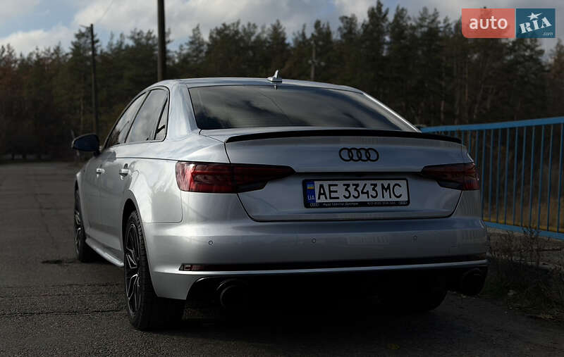 Седан Audi A4 2018 в Новомосковске