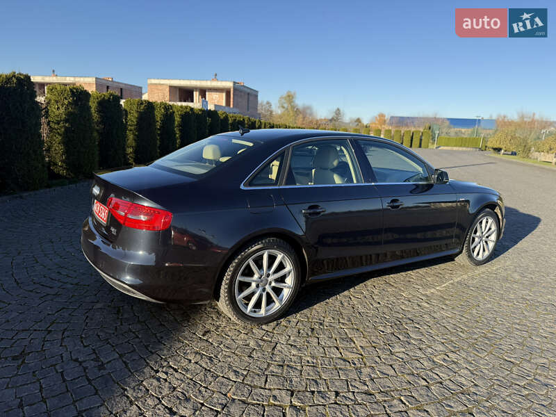 Седан Audi A4 2015 в Жовкве