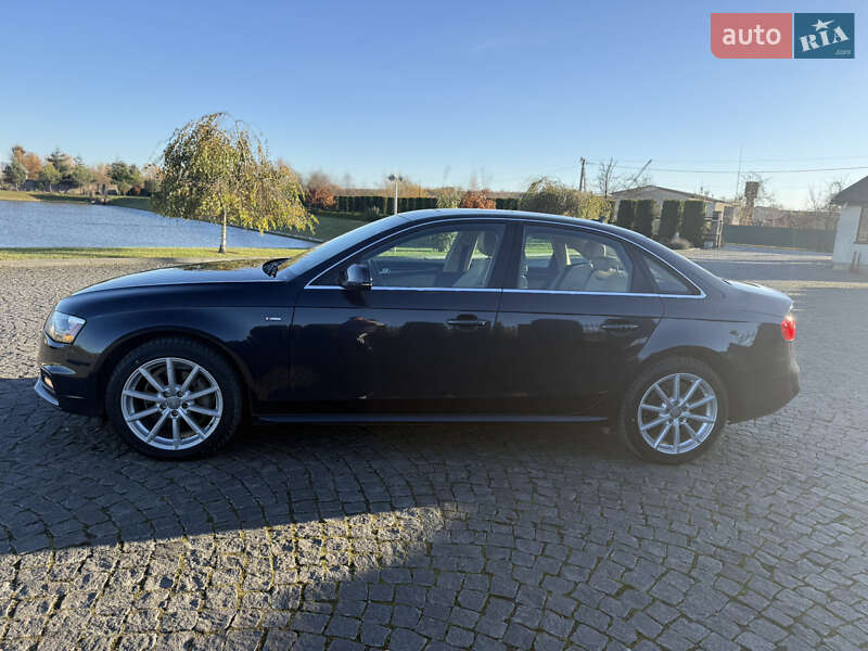 Седан Audi A4 2015 в Жовкве