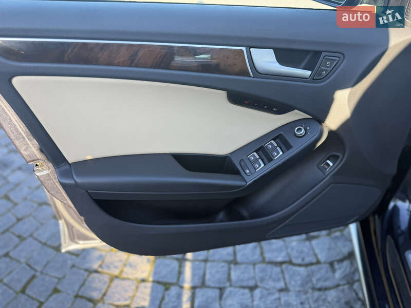 Седан Audi A4 2015 в Жовкве