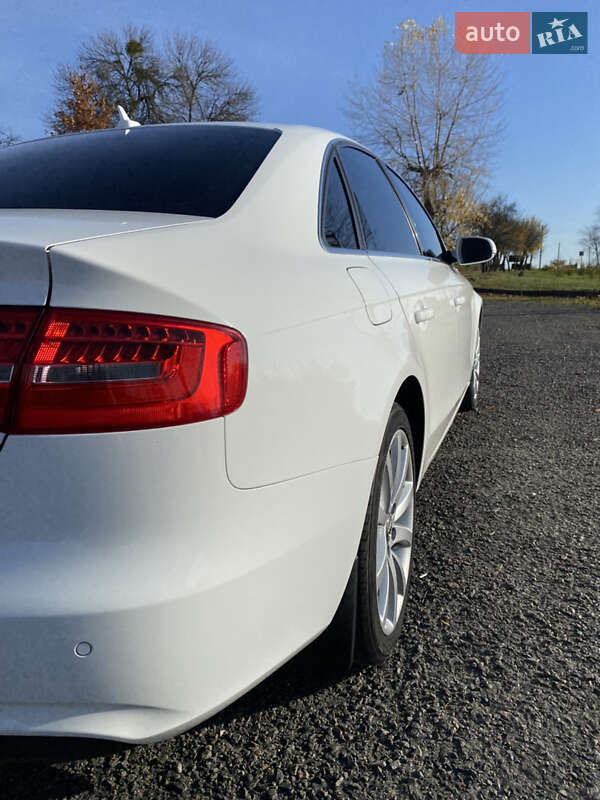 Седан Audi A4 2012 в Черкассах