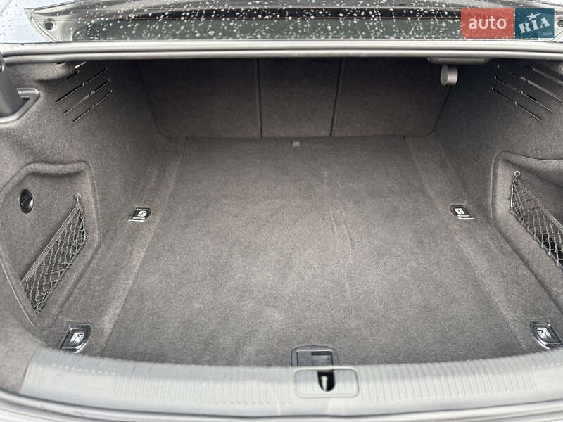 Седан Audi A4 2017 в Києві