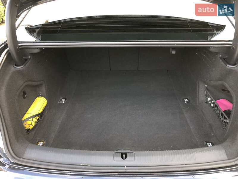 Седан Audi A4 2017 в Дніпрі