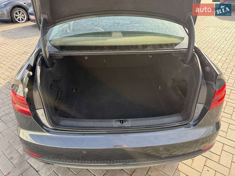 Седан Audi A4 2016 в Луцьку