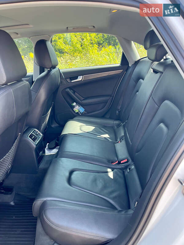 Седан Audi A4 2014 в Рівному