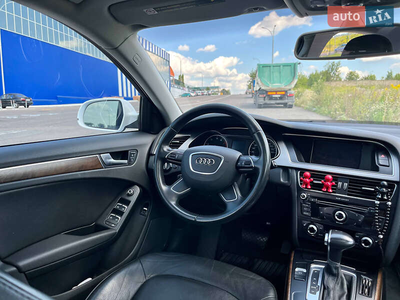 Седан Audi A4 2014 в Рівному