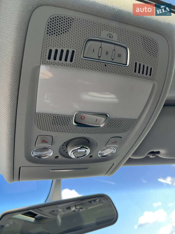 Седан Audi A4 2014 в Рівному