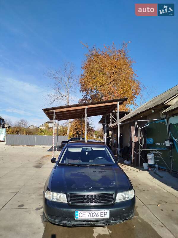 Седан Audi A4 1996 в Новоселиці