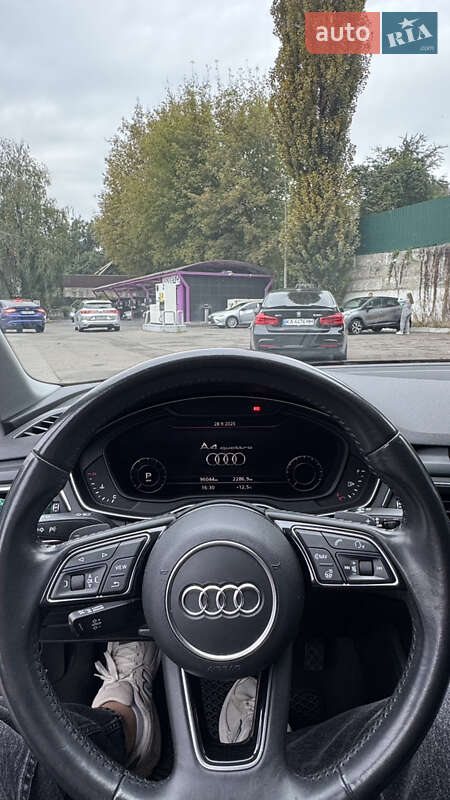 Седан Audi A4 2018 в Киеве