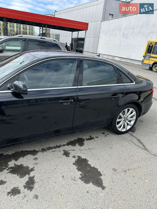 Седан Audi A4 2013 в Львове