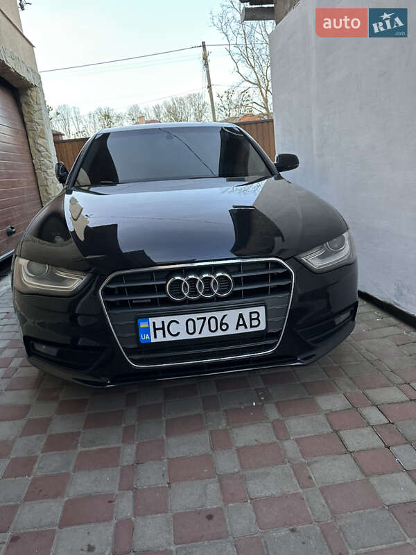 Седан Audi A4 2013 в Львове