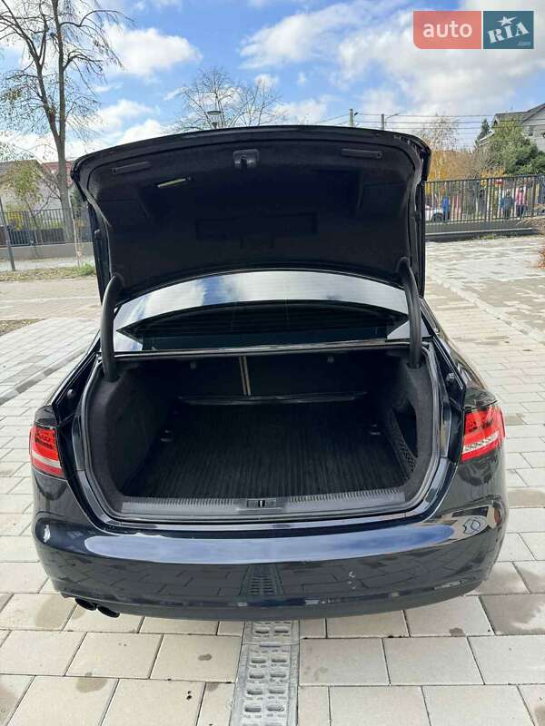 Седан Audi A4 2012 в Одесі