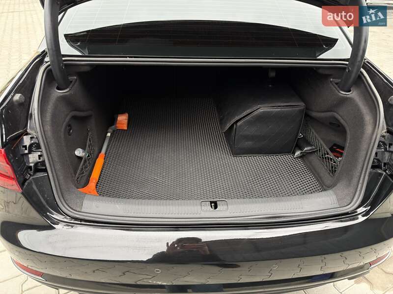 Седан Audi A4 2017 в Тернополе