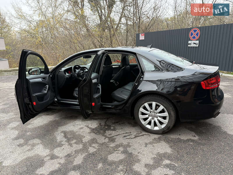 Седан Audi A4 2012 в Киеве