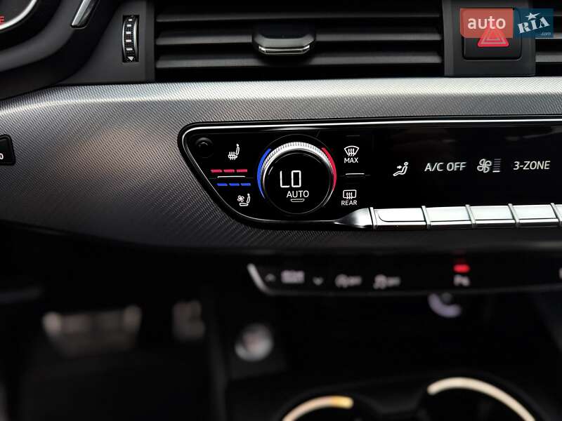 Седан Audi A4 2019 в Львові