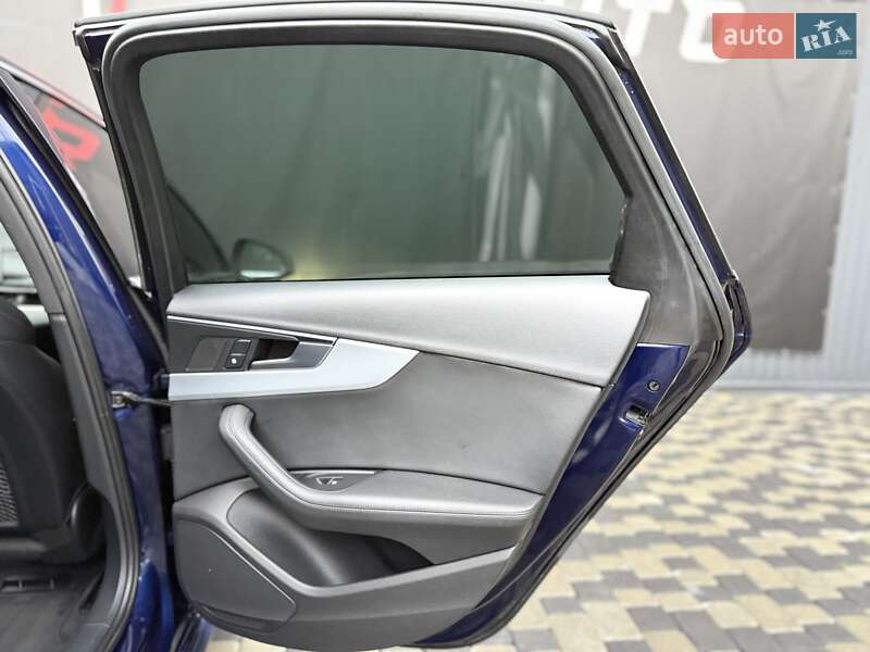 Седан Audi A4 2019 в Львові