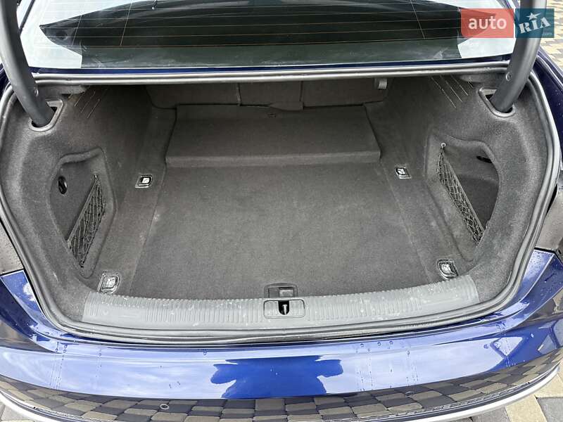 Седан Audi A4 2019 в Львові