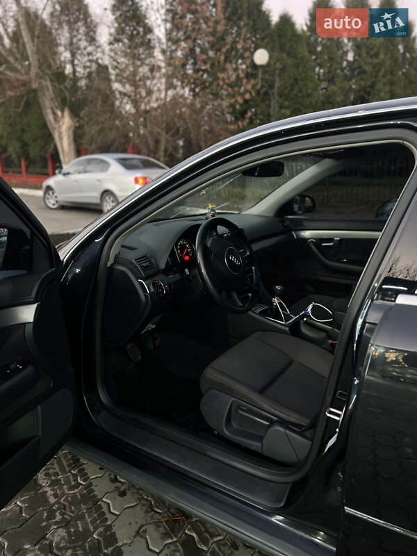 Седан Audi A4 2001 в Самборе