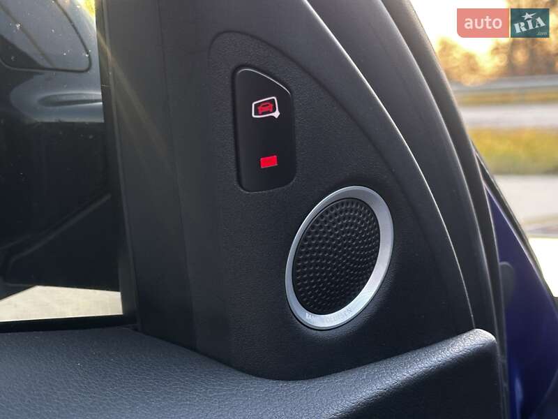 Седан Audi A4 2015 в Львове