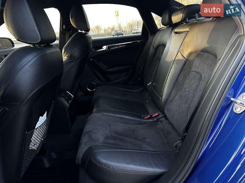 Седан Audi A4 2015 в Львове