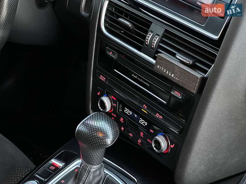 Седан Audi A4 2015 в Львове