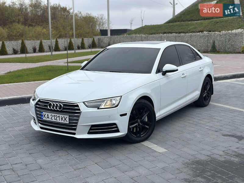 Седан Audi A4 2016 в Львове