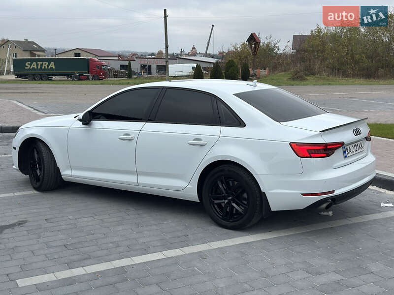 Седан Audi A4 2016 в Львове
