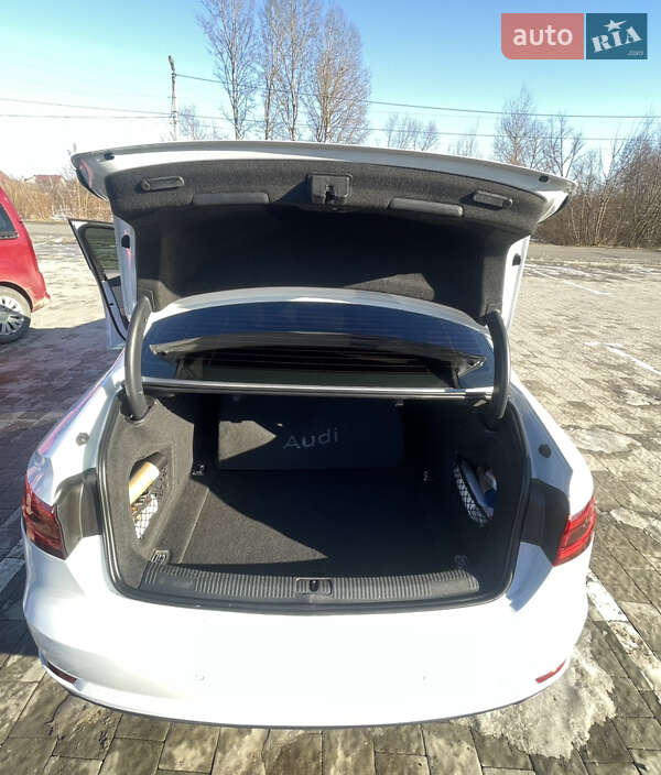 Седан Audi A4 2016 в Львове