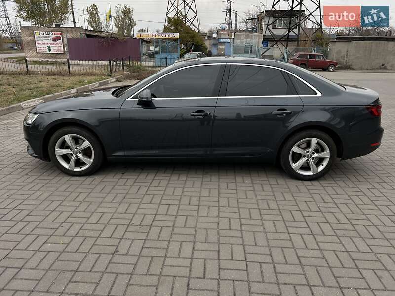 Седан Audi A4 2018 в Запоріжжі