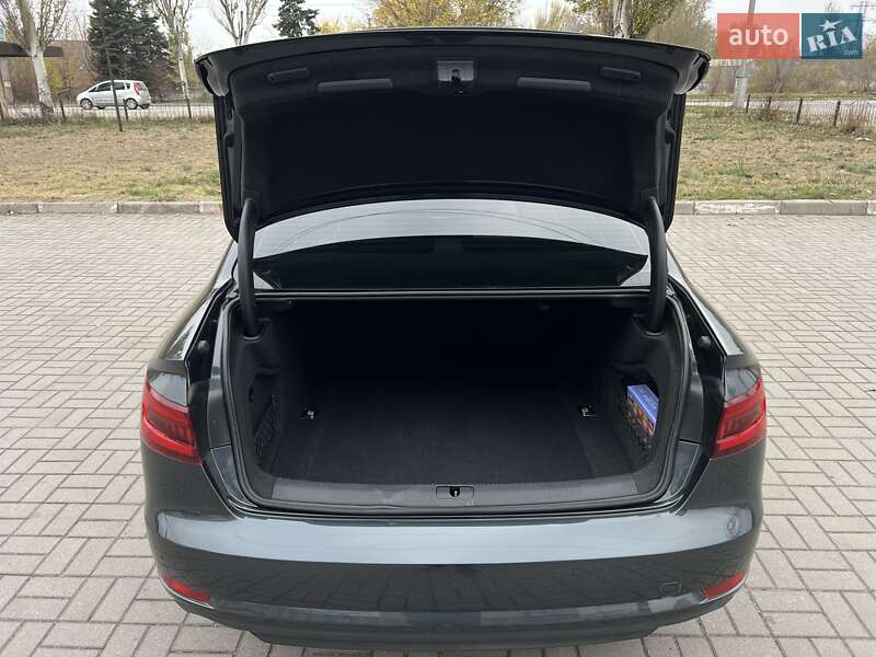 Седан Audi A4 2018 в Запоріжжі