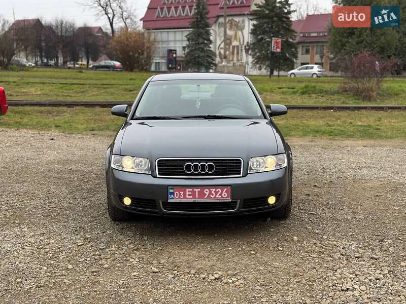 Седан Audi A4 2003 в Долине