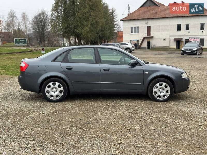 Седан Audi A4 2003 в Долине