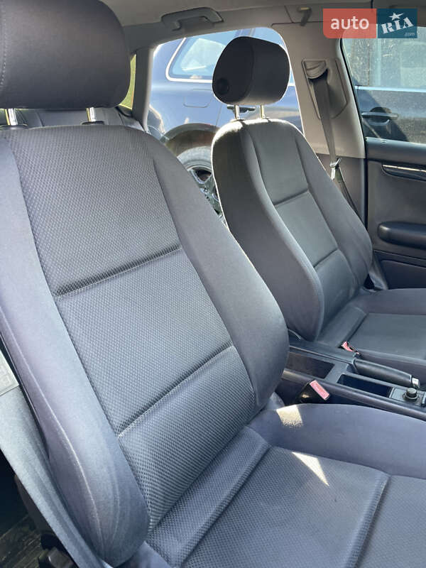 Седан Audi A4 2001 в Хусті