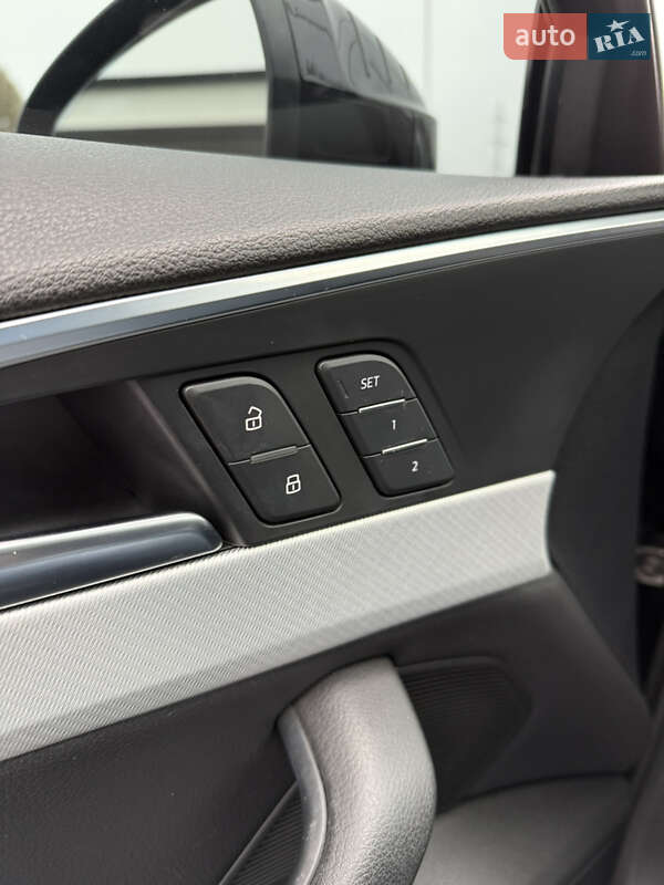 Седан Audi A4 2016 в Днепре