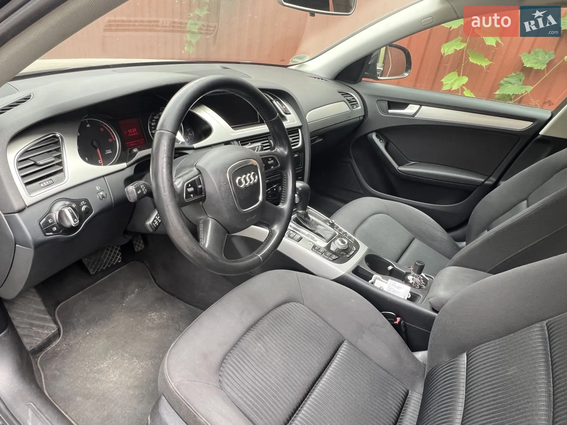 2010 Audi A4 - мініатюра 4