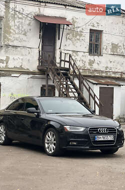 Седан Audi A4 2012 в Прилуках