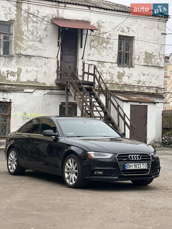 Седан Audi A4 2012 в Прилуках