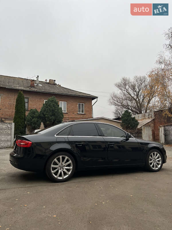 Седан Audi A4 2012 в Прилуках