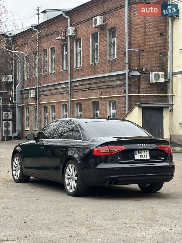 Седан Audi A4 2012 в Прилуках