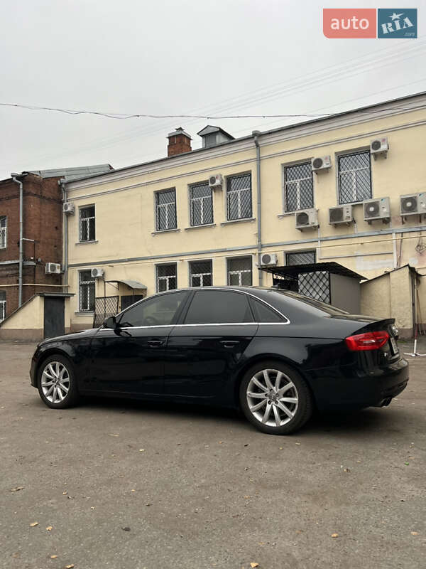 Седан Audi A4 2012 в Прилуках
