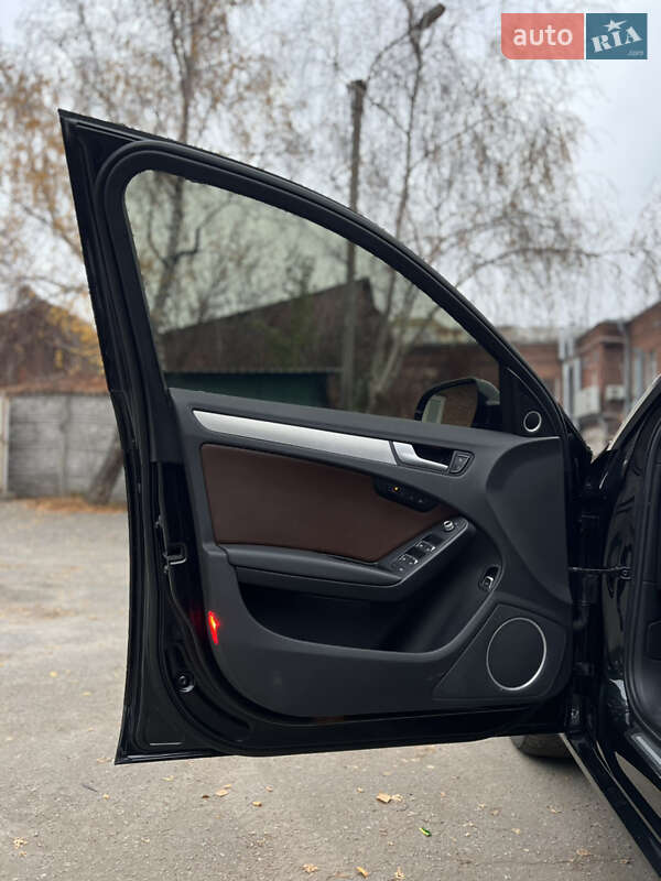 Седан Audi A4 2012 в Прилуках