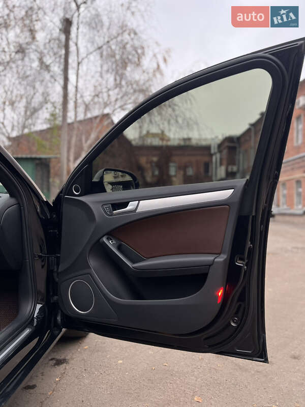 Седан Audi A4 2012 в Прилуках