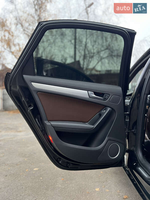 Седан Audi A4 2012 в Прилуках