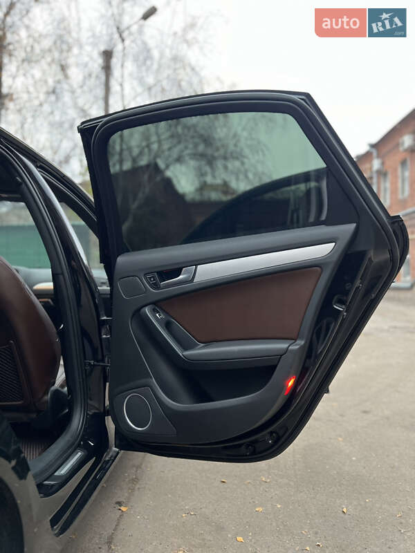 Седан Audi A4 2012 в Прилуках