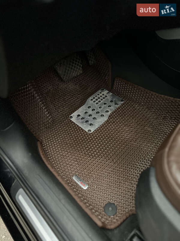 Седан Audi A4 2012 в Прилуках