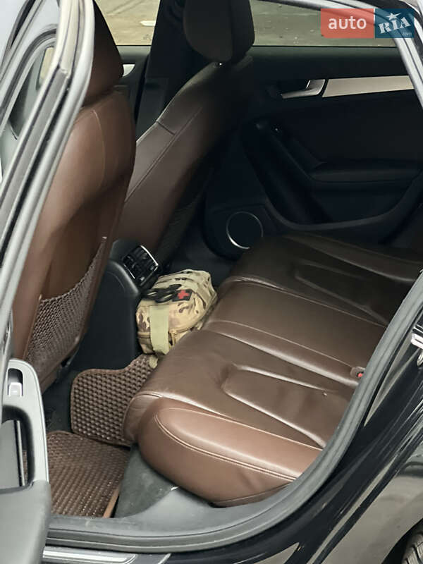 Седан Audi A4 2012 в Прилуках