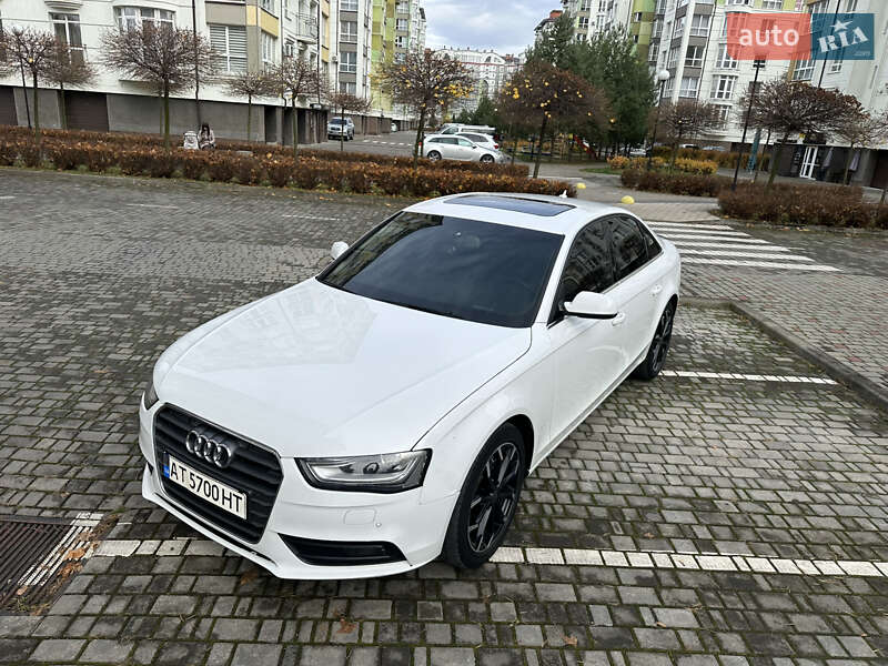 Седан Audi A4 2012 в Івано-Франківську
