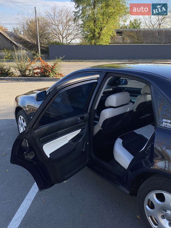 Седан Audi A4 1996 в Буче