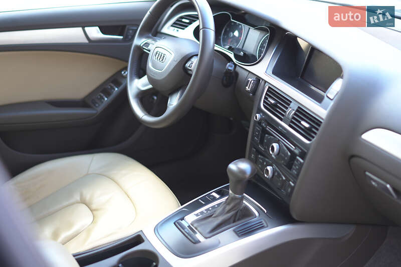 Седан Audi A4 2014 в Киеве
