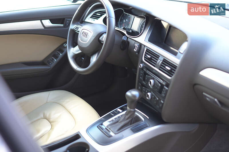Седан Audi A4 2014 в Киеве